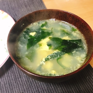 ごま油香る中華風ワカメスープ